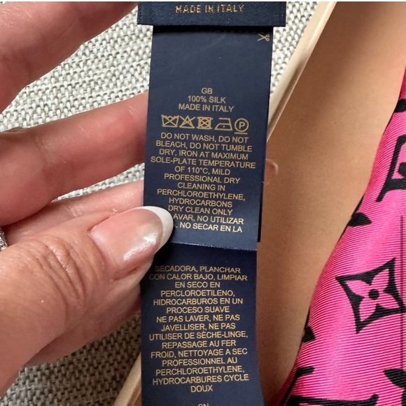 Louis Vuitton Black and Brown Scarf - Picture 4 of 9